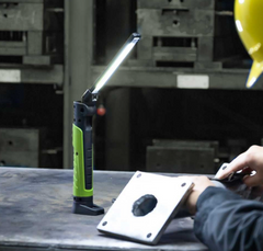 Lampada da Officina LED Fasano FG 207/B – Ultra Potente 700 Lumen, Snodata e Magnetica